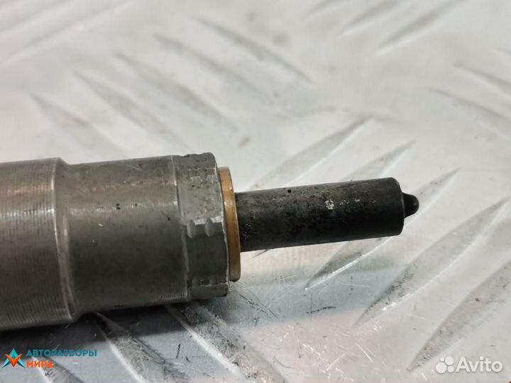 Форсунка Volkswagen Passat B6 2009 03L130277