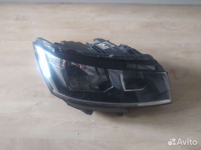 Правая фара на Volkswagen transporter t6.1