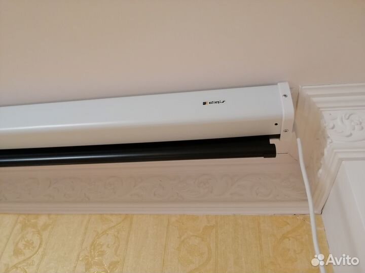 Экран для проектора с электроприводом