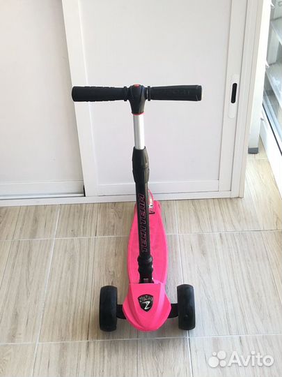 Самокат со светящимися колёсами