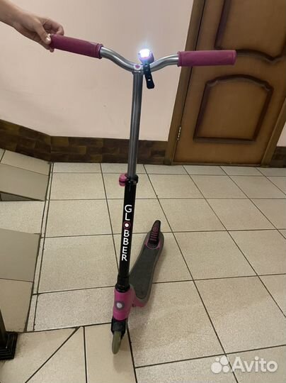 Самокат детский globber. Светящиеся колеса