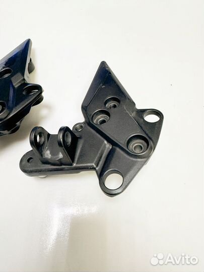 Кронштейн водителья правый Kawasaki z1000sx