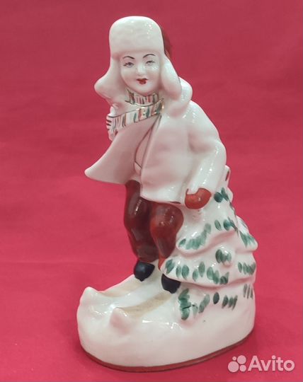 Статуэтка фарфоровая. Мальчик на лыжах. СССР
