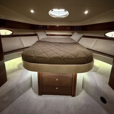 Моторная яхта Fairline Phantom 50