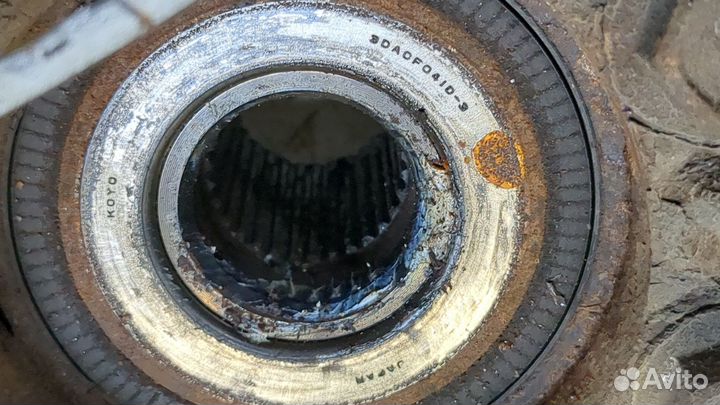 Ступица (кулак, цапфа) левая передняя Toyota RAV 4