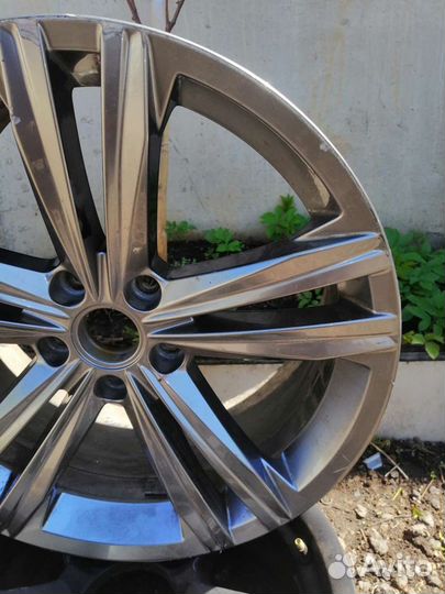 Диск литой VW Passat B8