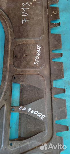 Пыльник двигателя центральный VW Golf V (2003-200