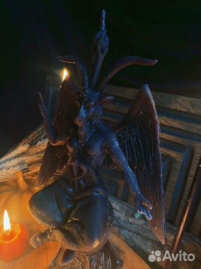 Черная свеча из пчелиного воска «Бафомет»