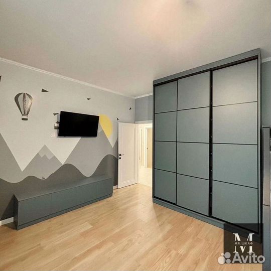 Книжный шкаф