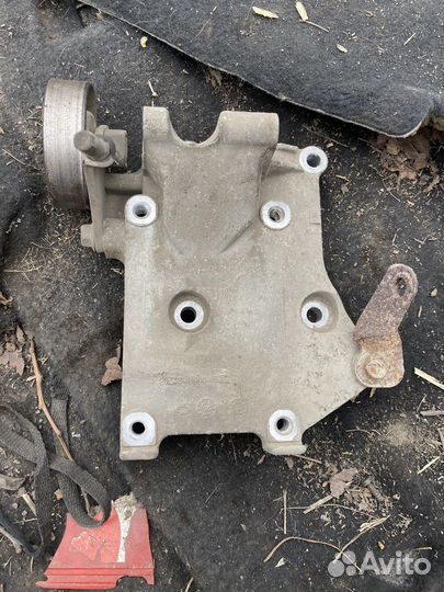 Кронштейн генератора Nissan almera classic B10