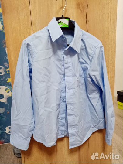 Рубашка белая и голубая