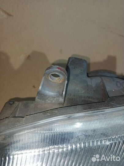 Фара левая Toyota Hiace 1999г дельфин