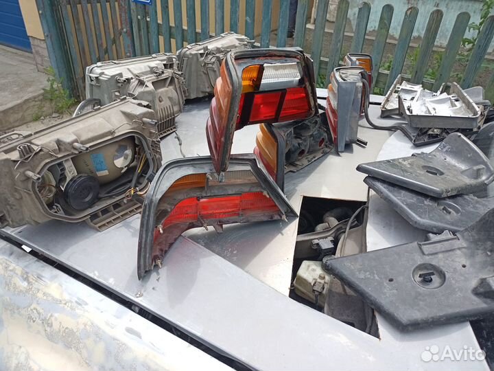 Правая фара на Mercedes-Benz W124