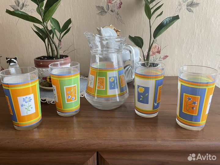 Графин со стаканами