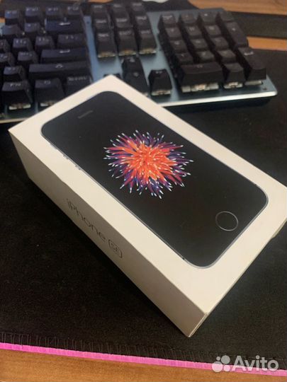 Телефон iPhone SE