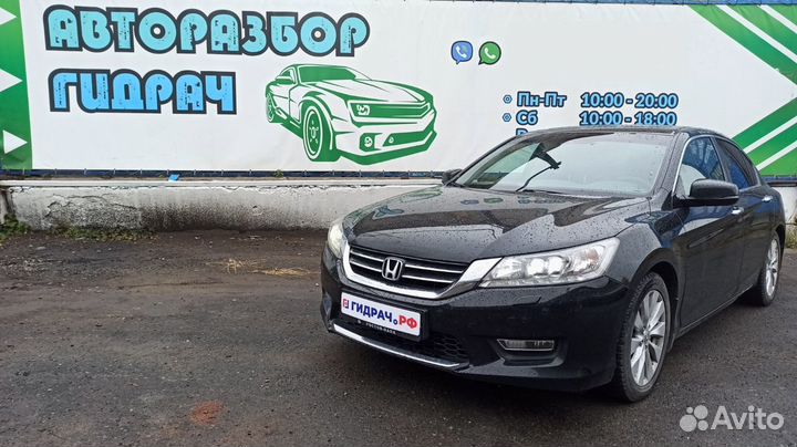 Обшивка крышки багажника Honda Accord 84630T2FM011