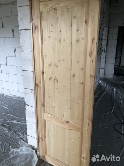 Дверь из массива