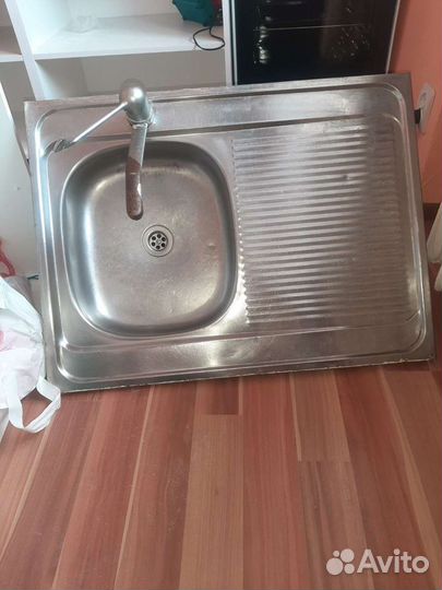 Раковина со смесителем