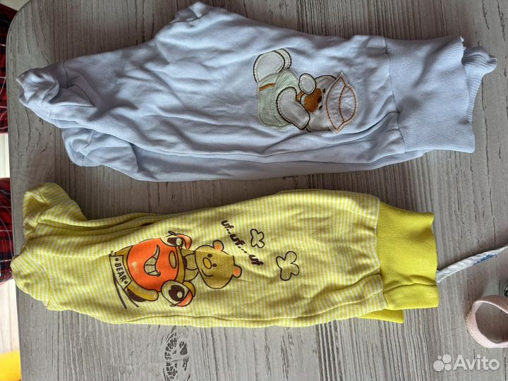 Ползунки и носочки для новорожденных