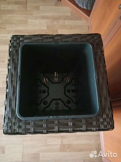 Кашпо высокое из искусственного ротанга