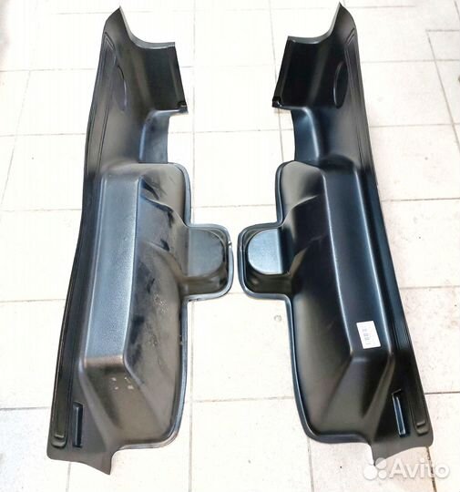 Обшивка арок задних колёс в салоне Нива 2121