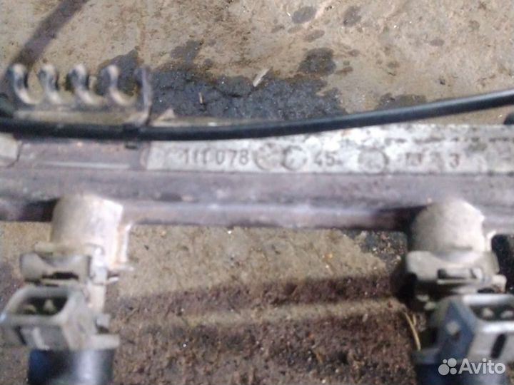 Топливная рампа с форсунками Mercedes M111