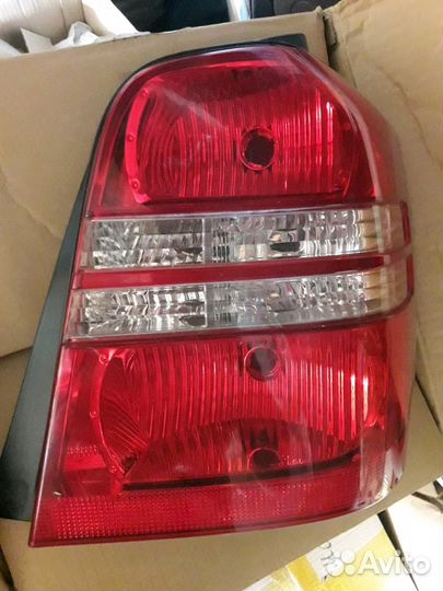 Фонарь правый задний Тойота Хайлендр 2001-2005г.в