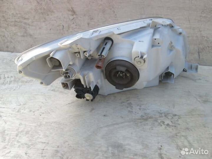 Фара левая Toyota Corolla Fielder NZE141 1NZ-FE