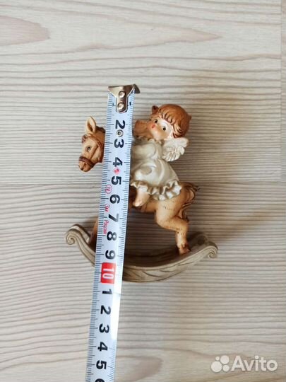 Фигурка подарочная девочка на лошадке-качалке