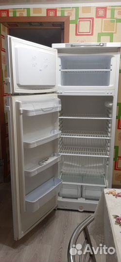 Продаётся холодильник indesit