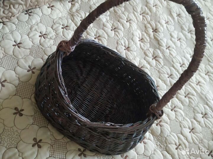 Корзинка из бумажной лозы