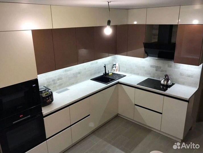 Кухонный гарнитур угловой в потолок на заказ