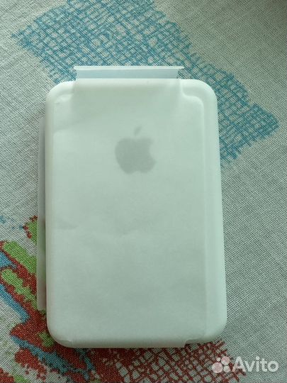 Павербанк apple