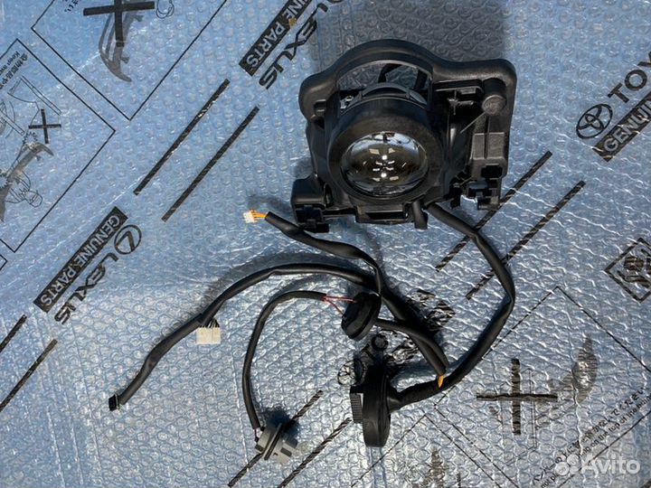 Линза фары Toyota Camry 2019