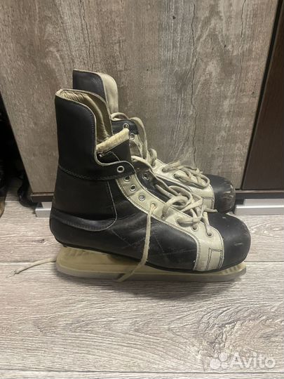 Коньки хоккейные