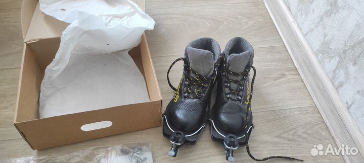 Лыжные ботинки