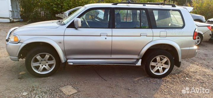 Петля капота Mitsubishi Pajero Sport K96W 6G72