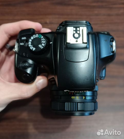 Зеркальный фотоаппарат Canon 1100D