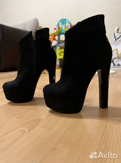 Замшевые ботильоны 35 размер
