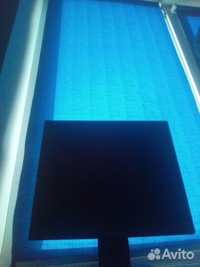 Монитор на запчасти разбита матрица