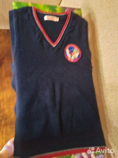 Жилет школьный с шевроном 53 школы рост 152