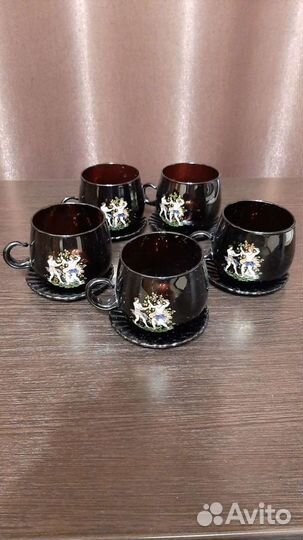 Чашки с блюдцами