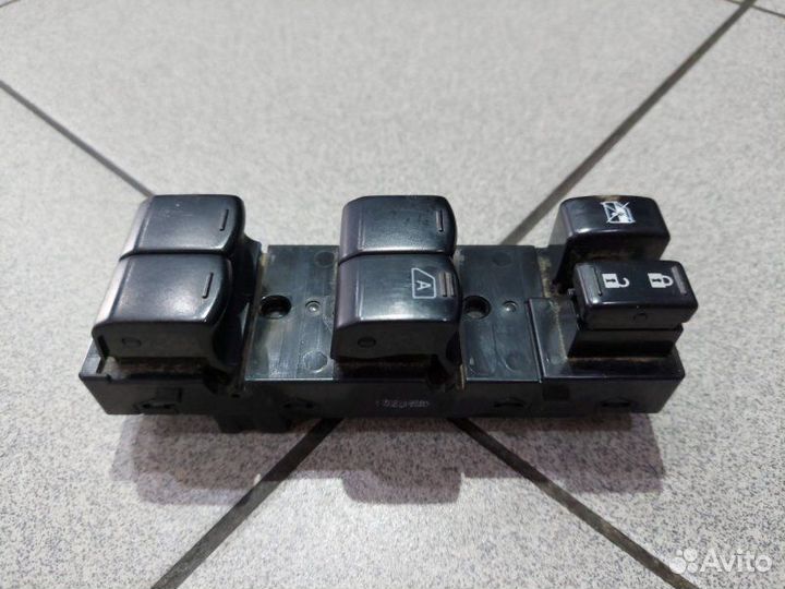 Блок управления стеклами передний правый Nissan