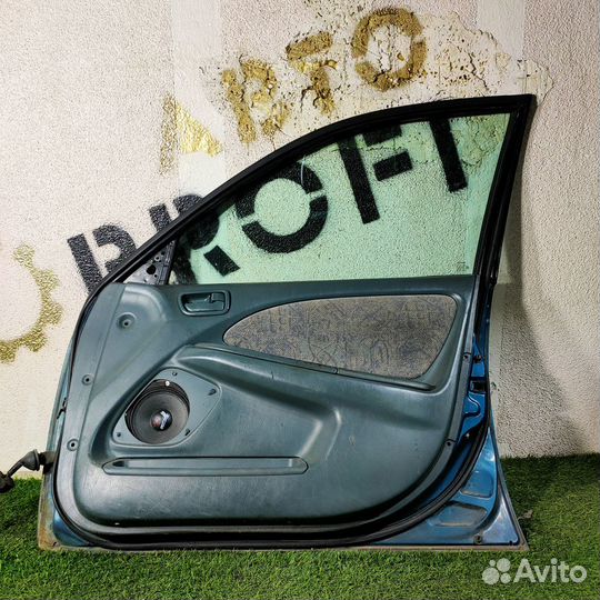 Дверь передняя правая Toyota Avensis (T220) I