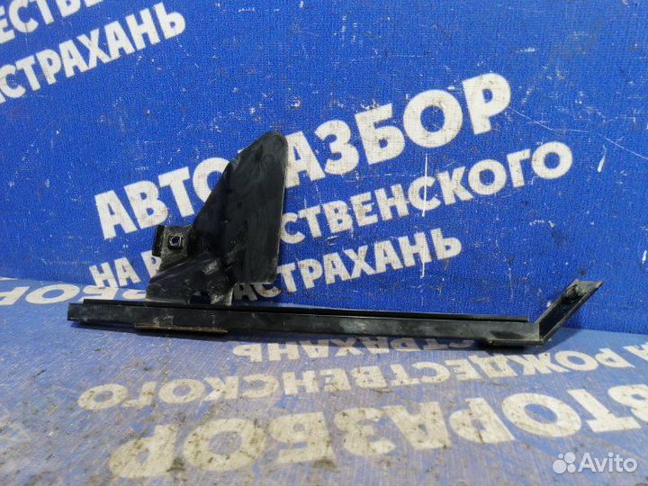 Направляющая стекла двери Hyundai Sonata 4 седан