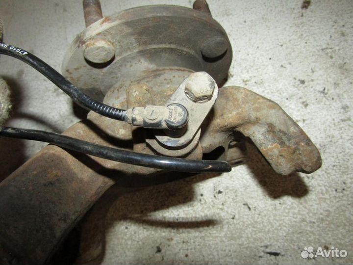 Кулак поворотный передний правый Almera N16 2000-2