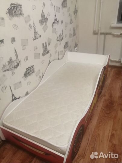 Детская кровать машинка с матрасом бу