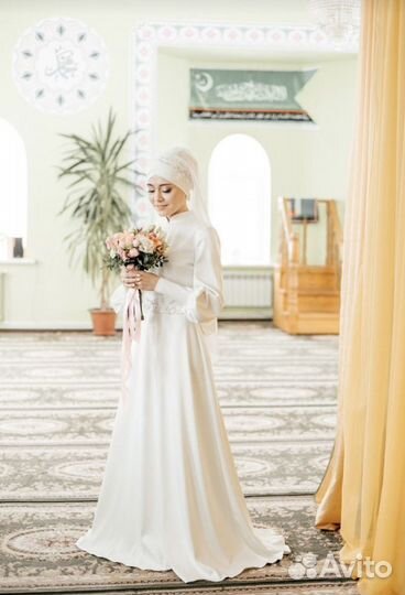 Платье на никах