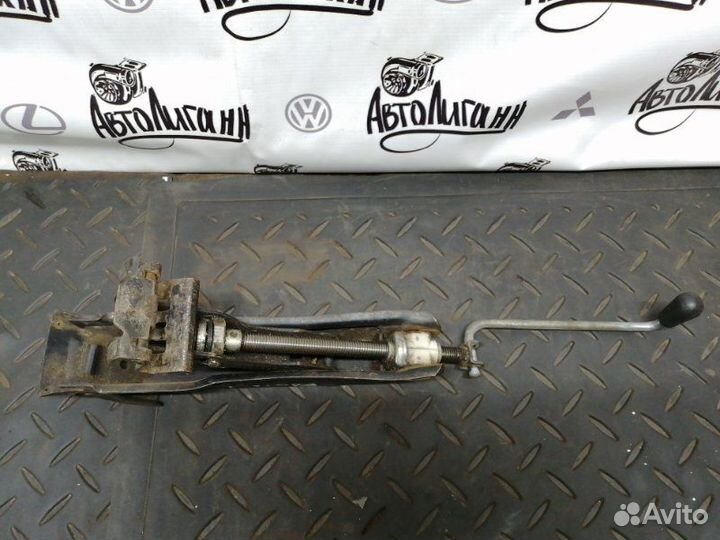 Домкрат Skoda Fabia 1