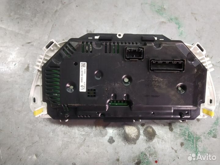 Щиток приборов Toyota Rav4 CA40